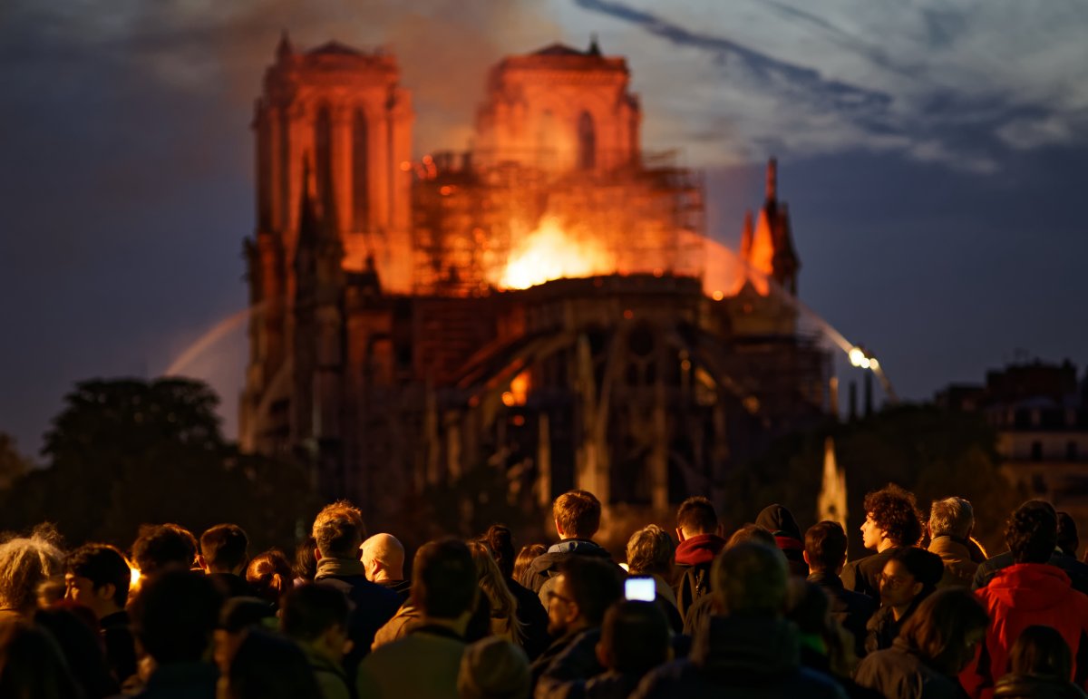 Notre Dame Fire Brand abgebrannt